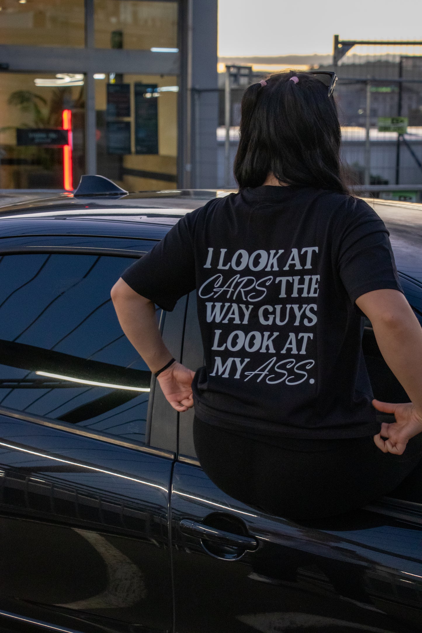 i look at cars the ways guys look at my ass - tričko